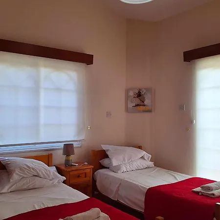 Savvina 3-bedroom Retreat With Private Pool Just 5 Minutes From Coral Bay Beach Villa *