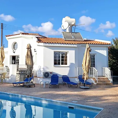 Savvina 3-bedroom Retreat With Private Pool Just 5 Minutes From Coral Bay Beach Villa Peyia