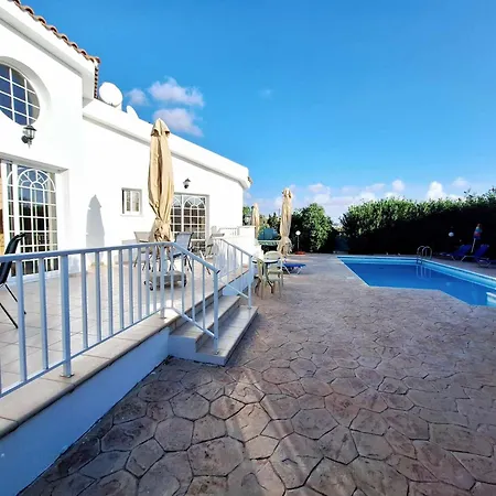 Savvina 3-bedroom Retreat With Private Pool Just 5 Minutes From Coral Bay Beach Villa *
