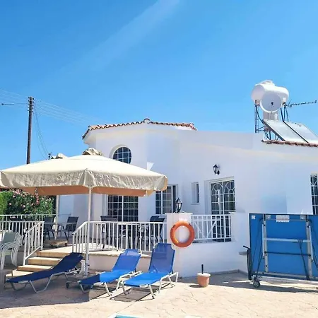 Savvina 3-bedroom Retreat With Private Pool Just 5 Minutes From Coral Bay Beach Willa