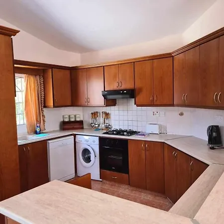 Savvina 3-bedroom Retreat With Private Pool Just 5 Minutes From Coral Bay Beach Willa *