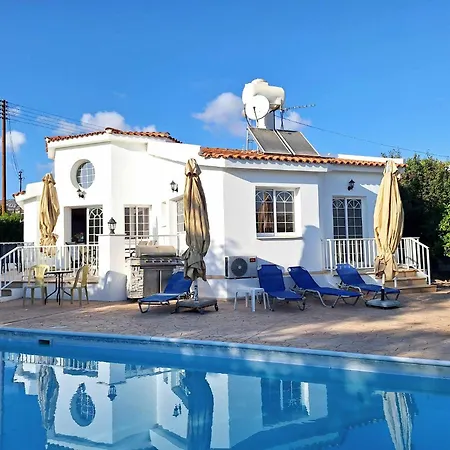 Villa Savvina 3-bedroom Retreat With Private Pool Just 5 Minutes From Coral Bay Beach *