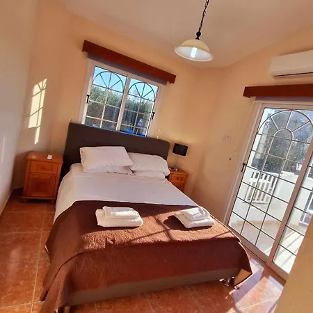 Savvina 3-bedroom Retreat With Private Pool Just 5 Minutes From Coral Bay Beach * Peja