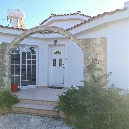Savvina 3-bedroom Retreat With Private Pool Just 5 Minutes From Coral Bay Beach * Peja