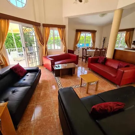 Savvina 3-bedroom Retreat With Private Pool Just 5 Minutes From Coral Bay Beach Villa Peyia