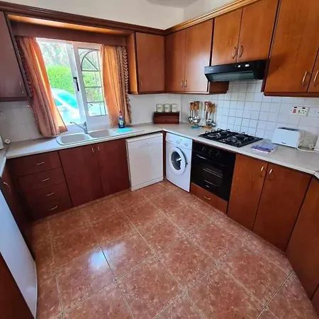 Savvina 3-bedroom Retreat With Private Pool Just 5 Minutes From Coral Bay Beach * Peja