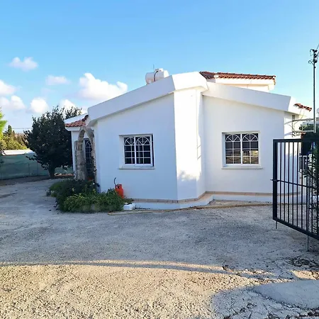 Savvina 3-bedroom Retreat With Private Pool Just 5 Minutes From Coral Bay Beach *